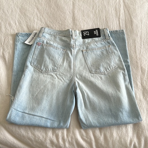 BDG Distressed Light Wash Jeans - Picture 3 of 4